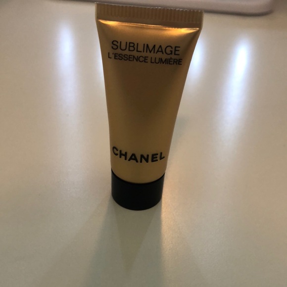 CHANEL Other - Chanel Sublimage L’Essence Lumière